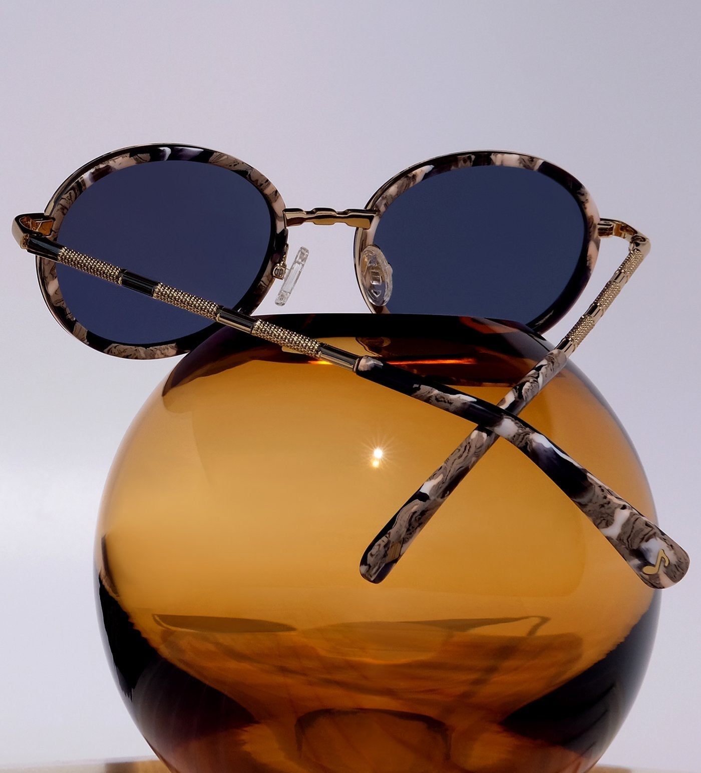 GOLD CLASSIC UNISEX OVAL SUNGLASSES, GOLD METAL DETAILS. DARK NAVY BLUE LENS. ART DECO DESIGN, LIMITED EDITION. DESIGNER EYEWEAR, LUXURY SUNGLASSES. CELEBRITY SUNGLASSES. FEMALE ENTREPRENEUR.