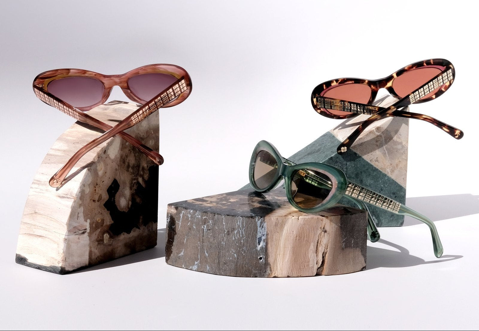 PINK AND CARAMEL BROWN ACCENTS CLASSIC CAT EYE SUNGLASSES, ROSE GOLD METAL DETAILS. MAROON LENS. ART DECO DESIGN, LIMITED EDITION. DESIGNER EYEWEAR, LUXURY SUNGLASSES. CELEBRITY SUNGLASSES. FEMALE ENTREPRENEUR