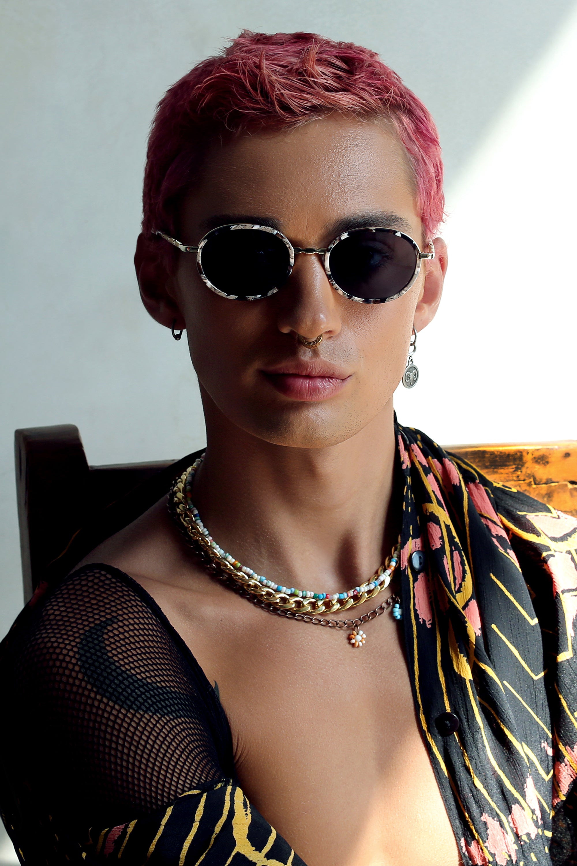 GOLD CLASSIC UNISEX OVAL SUNGLASSES, GOLD METAL DETAILS. DARK NAVY BLUE LENS. ART DECO DESIGN, LIMITED EDITION. DESIGNER EYEWEAR, LUXURY SUNGLASSES. CELEBRITY SUNGLASSES. FEMALE ENTREPRENEUR.