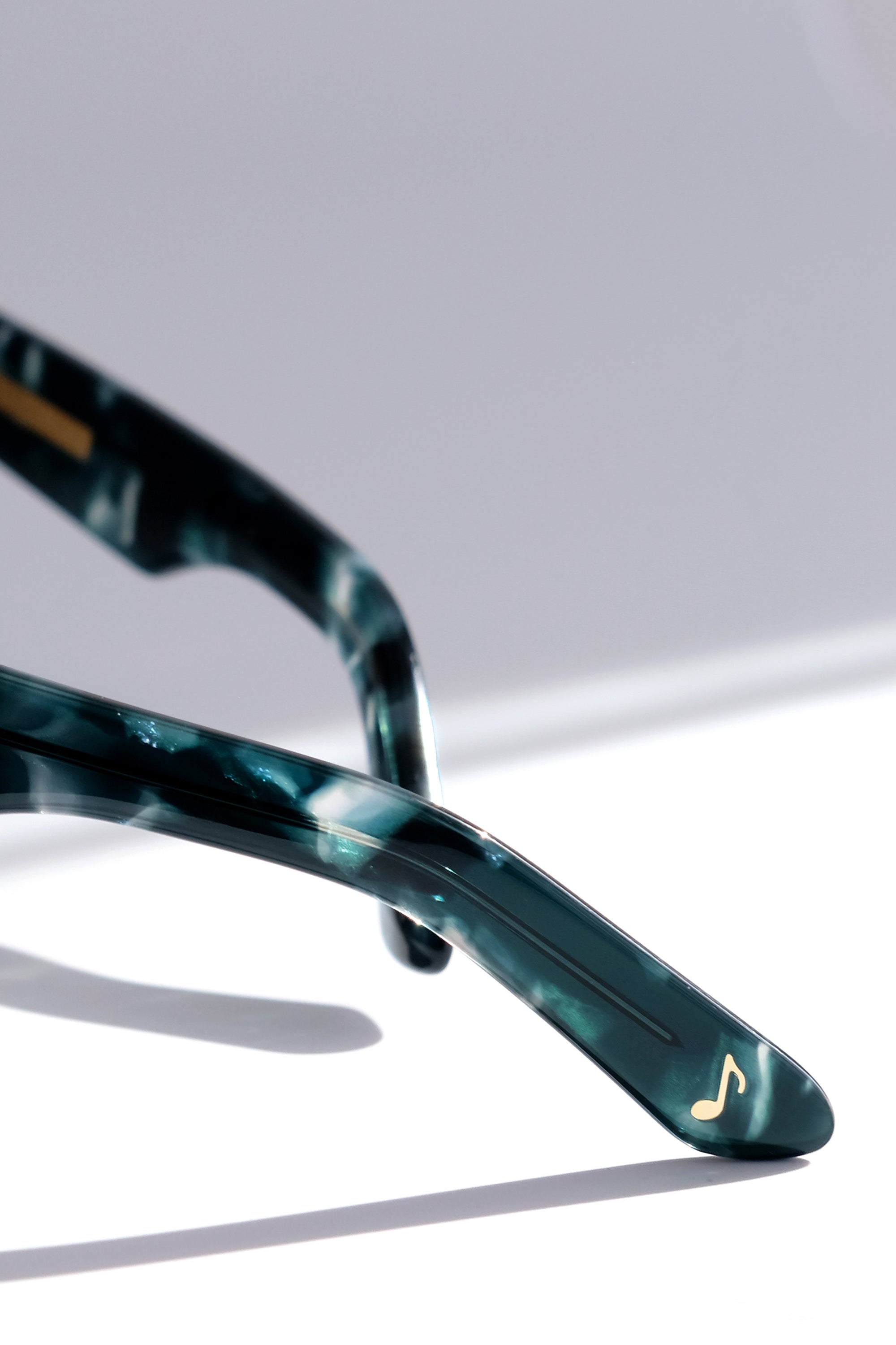 EMERALD GREEN MARBLE OVERSIZED SQUARE UNISEX SUNGLASSES, GOLD METAL DETAILS. BROWN GRADIENT LENS. ART DECO DESIGN, LIMITED EDITION. DESIGNER EYEWEAR, LUXURY SUNGLASSES. CELEBRITY SUNGLASSES. FEMALE ENTREPRENEUR.