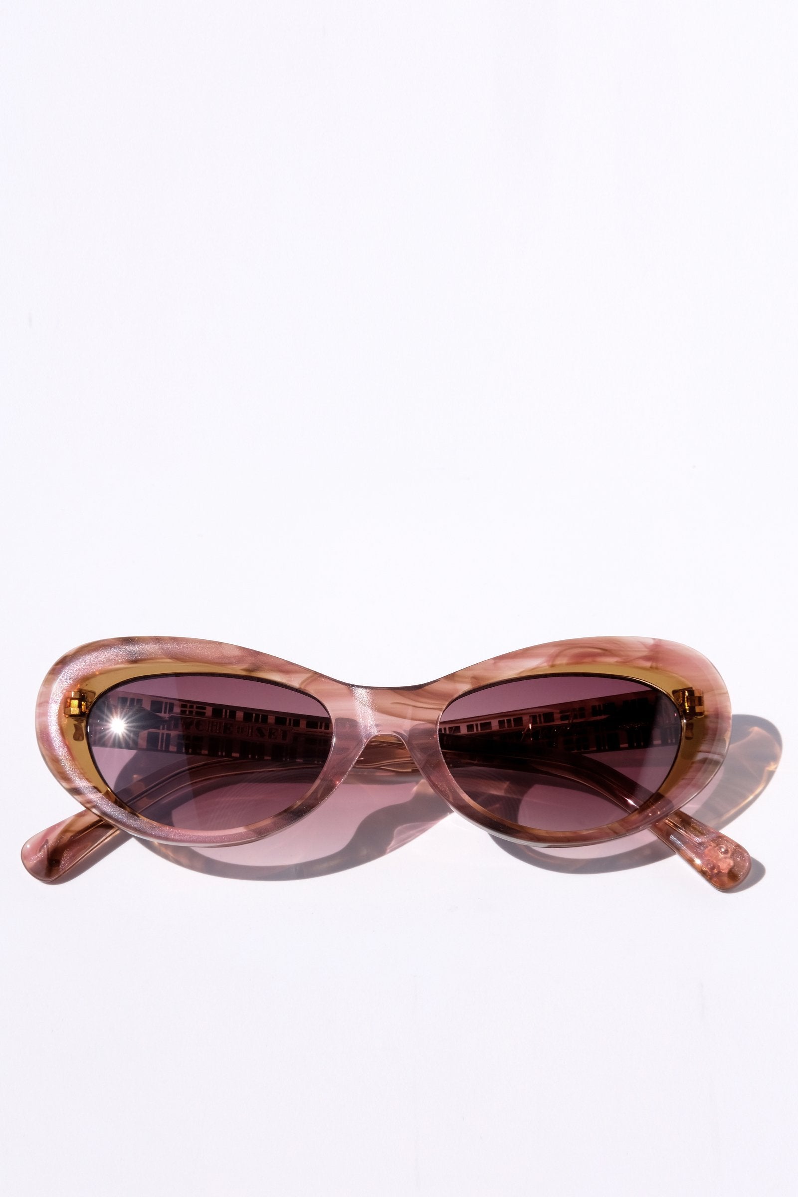 PINK AND CARAMEL BROWN ACCENTS CLASSIC CAT EYE SUNGLASSES, ROSE GOLD METAL DETAILS. MAROON LENS. ART DECO DESIGN, LIMITED EDITION. DESIGNER EYEWEAR, LUXURY SUNGLASSES. CELEBRITY SUNGLASSES. FEMALE ENTREPRENEUR