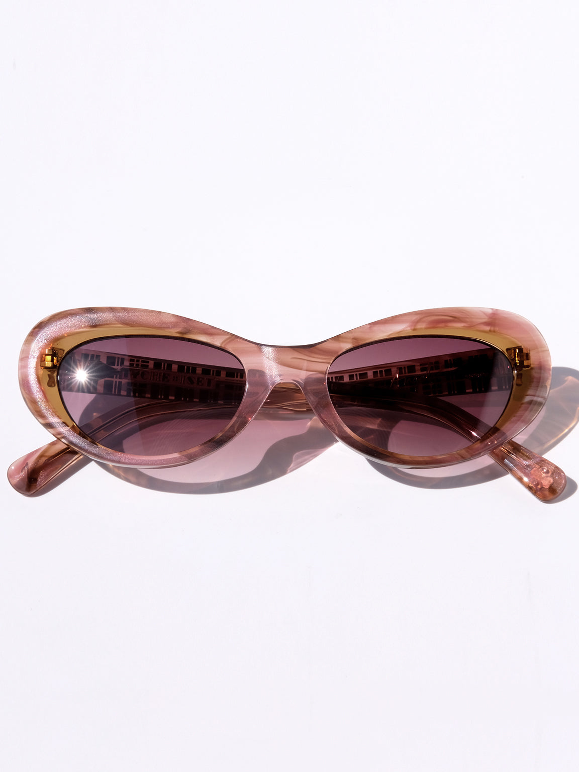 PINK AND CARAMEL BROWN ACCENTS CLASSIC CAT EYE SUNGLASSES, ROSE GOLD METAL DETAILS. MAROON LENS. ART DECO DESIGN, LIMITED EDITION. DESIGNER EYEWEAR, LUXURY SUNGLASSES. CELEBRITY SUNGLASSES. FEMALE ENTREPRENEUR.