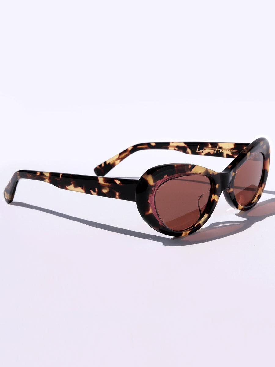 The Limited Hand Polished Modern Cat Eye Tortoise Full Rim Women\'s Sunglasses Astra | Flat Lens Cateye Sunglasses for Women – WMP Eyewear main image 4